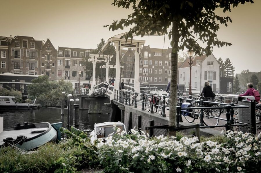 Amsterdam: Guided City Bike Tour in French - The Jordaan and Anne Frank House