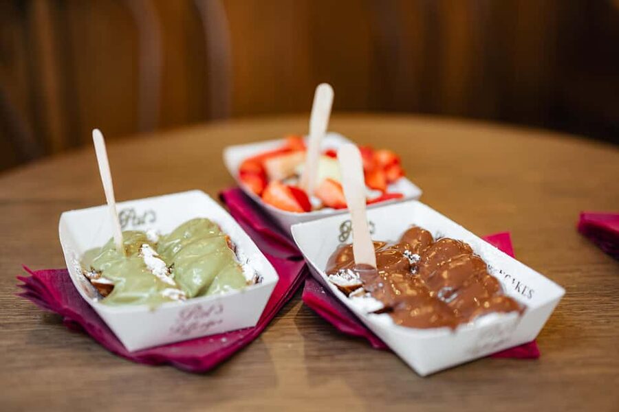 Amsterdam: Guided Cultural Food Tour in German or English - The guide can make or break the pace