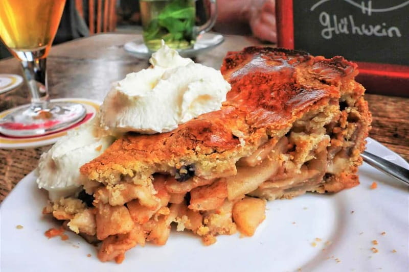 Amsterdam: Guided Food Tour with Tastings - What the guide adds to the food