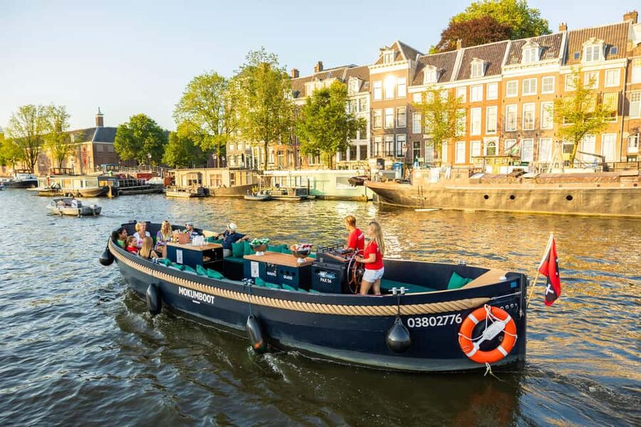 Amsterdam: Guided Open Boat Canal Cruise Including Drink - Is $26 a fair price for one hour?