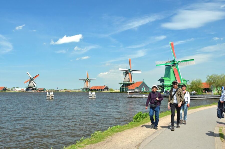 Amsterdam: Guided Zaanse Schans, Windmills & Cheese Tour - The wooden shoe workshop