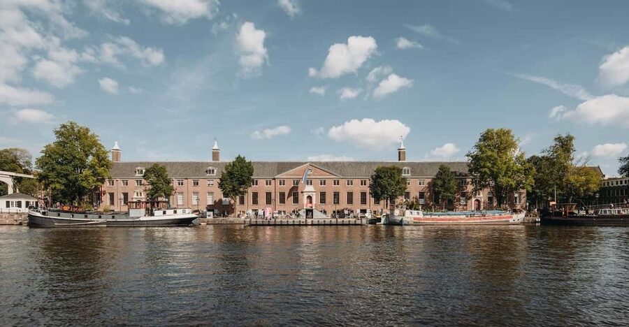 Amsterdam: H'ART Museum Entry Ticket - Walking into the old Amstelhof
