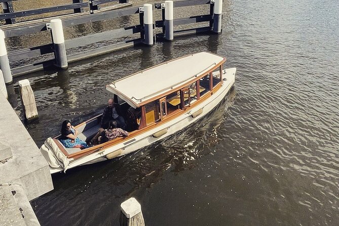 Amsterdam Highlights Canal Cruise with a Drink - A protected UNESCO heritage area