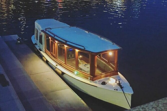 Amsterdam Highlights Canal Cruise with a Drink - Timing, weather, and practical details