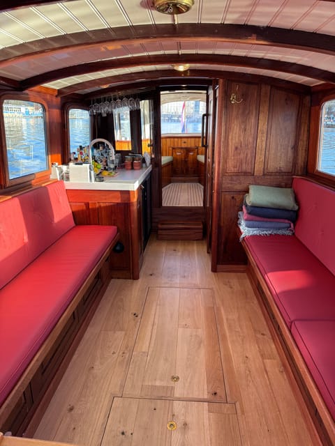 Amsterdam: Historic Boat Cruise with open bar and nibbles - Captain Bow and the first mates