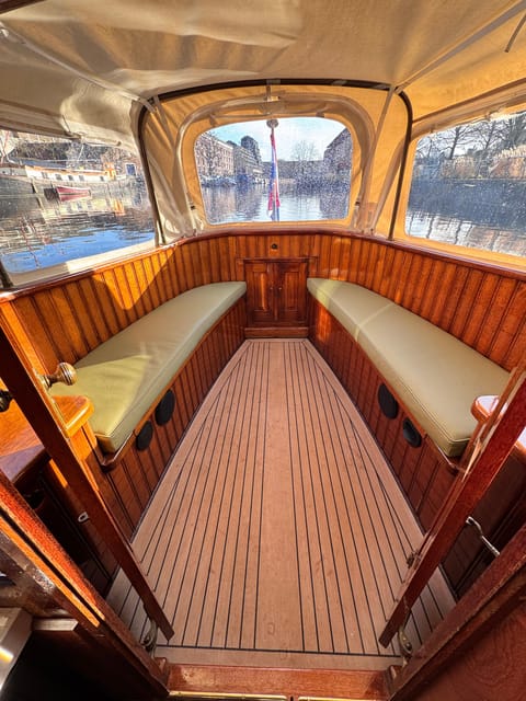 Amsterdam: Historic Boat Cruise with open bar and nibbles - Rain or shine, with room to move
