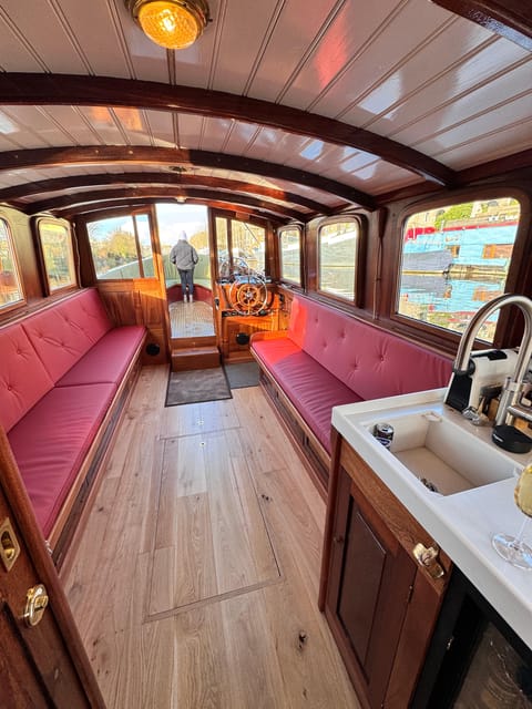 Amsterdam: Historic Boat Cruise with open bar and nibbles - What the strongest feedback tells me