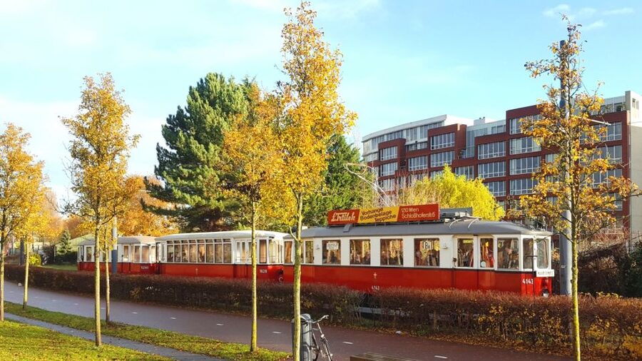 Amsterdam: Historic Tram Ride on Heritage Line to Amstelveen - Riding from Amsterdam toward Amstelveen