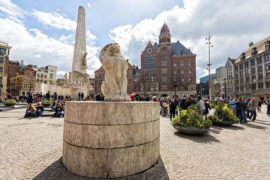 Amsterdam: Historic Walking Tour - Hidden courtyards and quieter corners