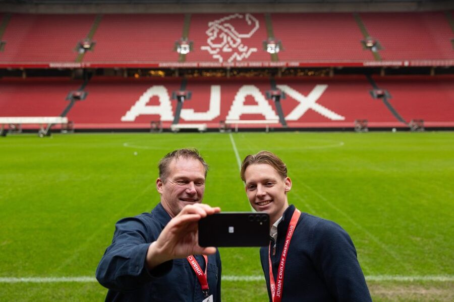 Amsterdam: Johan Cruijff ArenA Tour with Optional Guide - Choosing between a guide and the audio route