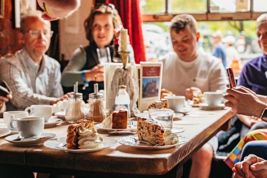 Amsterdam: Jordaan District Local Food Walking Tour - The guide makes or breaks the experience