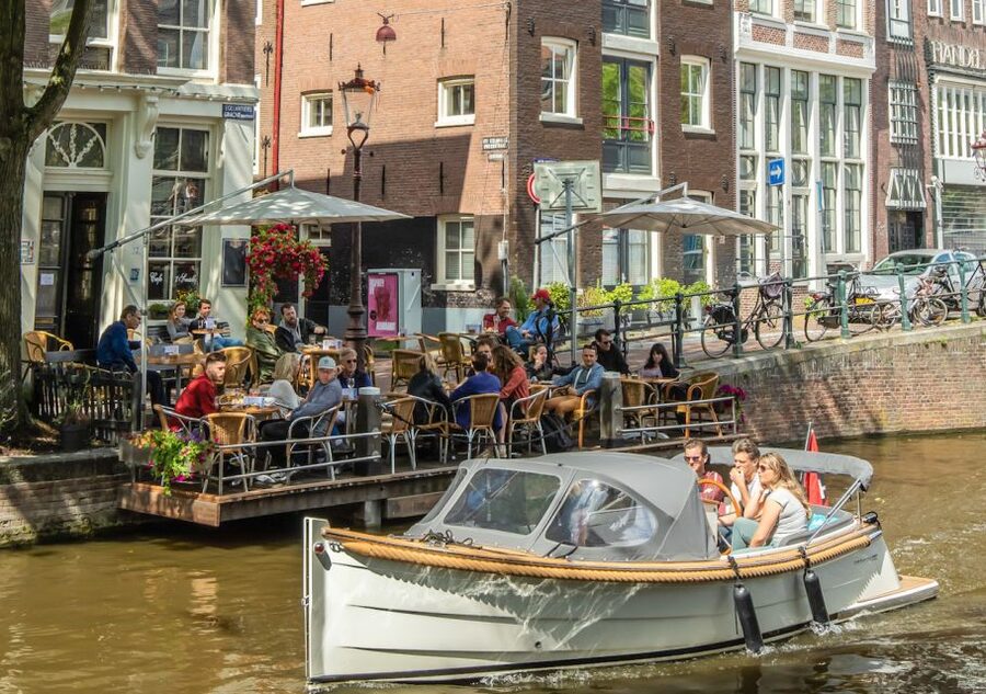 Amsterdam: Jordaan District Tour with a German guide - Practical details that affect your choice