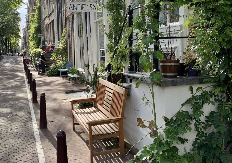Amsterdam: Jordaan District Tour with a German guide - A German tour with a personal feel