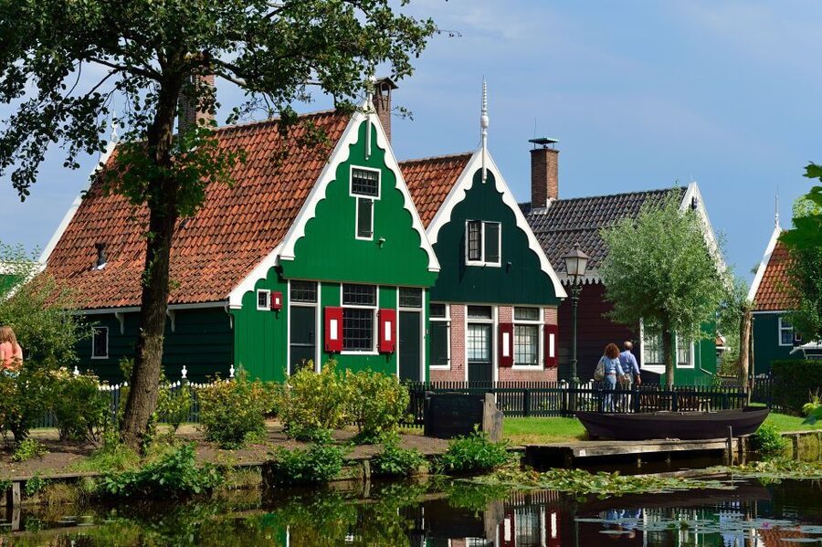 Amsterdam: Keukenhof and Zaanse Schans Live Guided Day Tour - Keukenhof: three and a half hours among the flowers