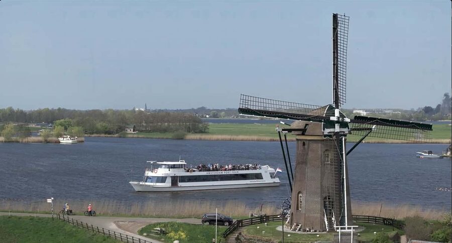 Amsterdam: Keukenhof, Tulip Farm Full-Day Tour with Cruise - Why this day works better than a simple Keukenhof visit