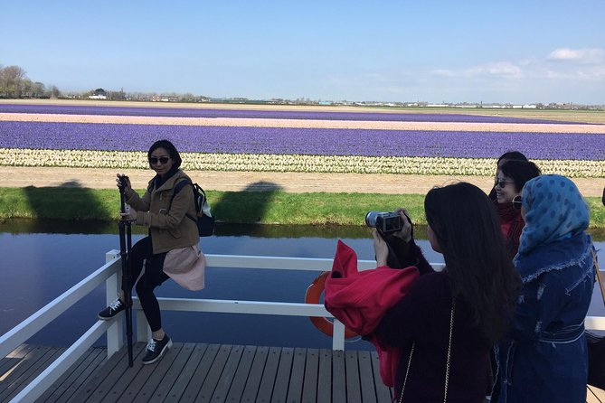 Amsterdam: Keukenhof Tulip Gardens and Giethoorn with Boat Tour - How the time is divided