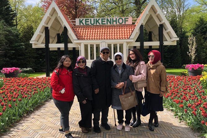 Amsterdam: Keukenhof Tulip Gardens and Giethoorn with Boat Tour - What the $179.82 price really buys