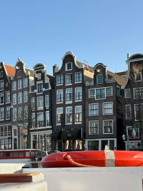 Amsterdam: Kultour, Kulturelle Stadtführung mit Herz & Seele - Starting at Beursplein with Amsterdam underfoot