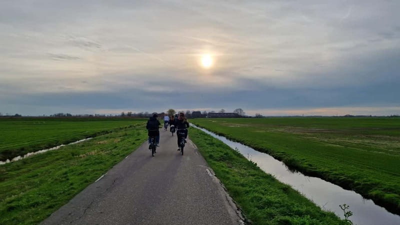 Amsterdam: Leisurely Windmill & Countryside Bike Ride - The Admiral windmill and the first open views
