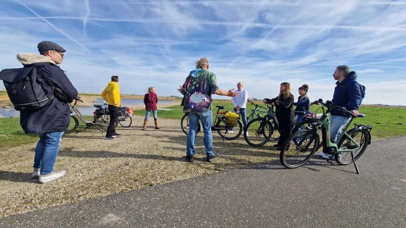 Amsterdam: Leisurely Windmill & Countryside Bike Ride - Waterland, where fields sit below the sea