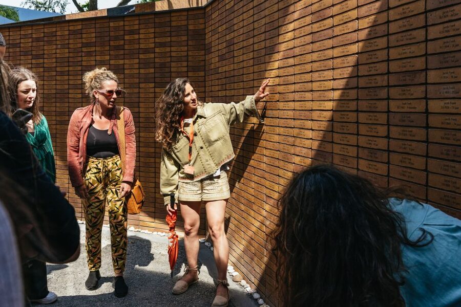 Amsterdam: Life of Anne Frank and World War II Walking Tour - Dutch Resistance and wartime Amsterdam