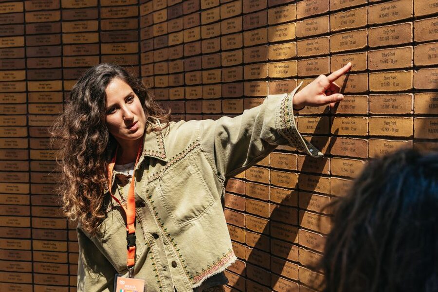 Amsterdam: Life of Anne Frank and World War II Walking Tour - Starting beside the Portuguese Synagogue
