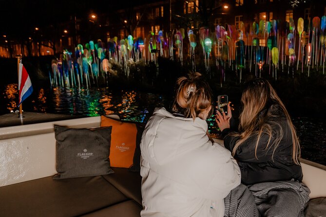 Amsterdam Light Festival: Canal Cruise + Bite & Unlimited Drinks - Choosing the drinks and snack option