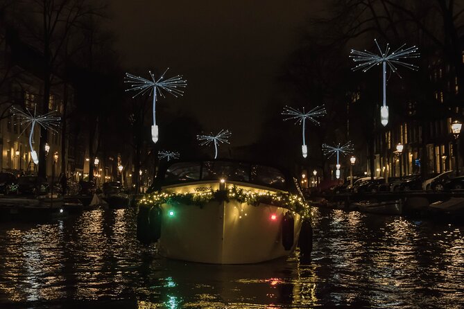 Amsterdam Light Festival: Canal Cruise + Snack & Unlimited Drinks - The covered boat: the detail that can make or break the evening