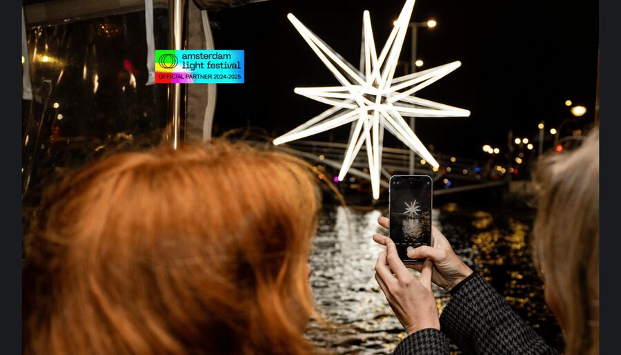 Amsterdam: Light Festival Cruise With Drinks & Snacks - Magere Brug and the city’s illuminated bridges