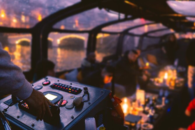 Amsterdam: Light Festival Cruise with Unlimited Drinks Option - The Amstel River at night