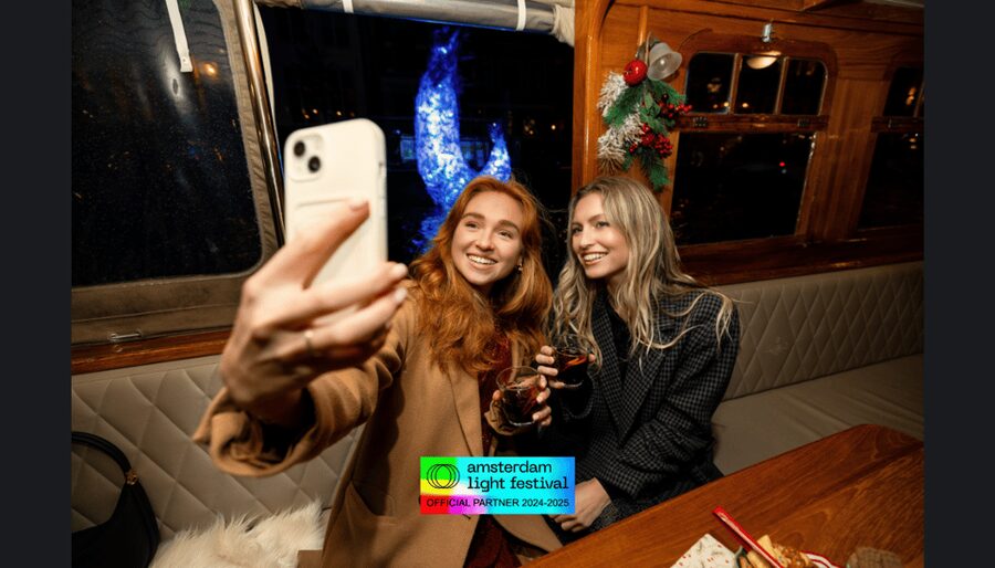 Amsterdam: Light Festival Heated Cruise w/ Drinks & Snacks - Hortus Botanicus and Magere Brug