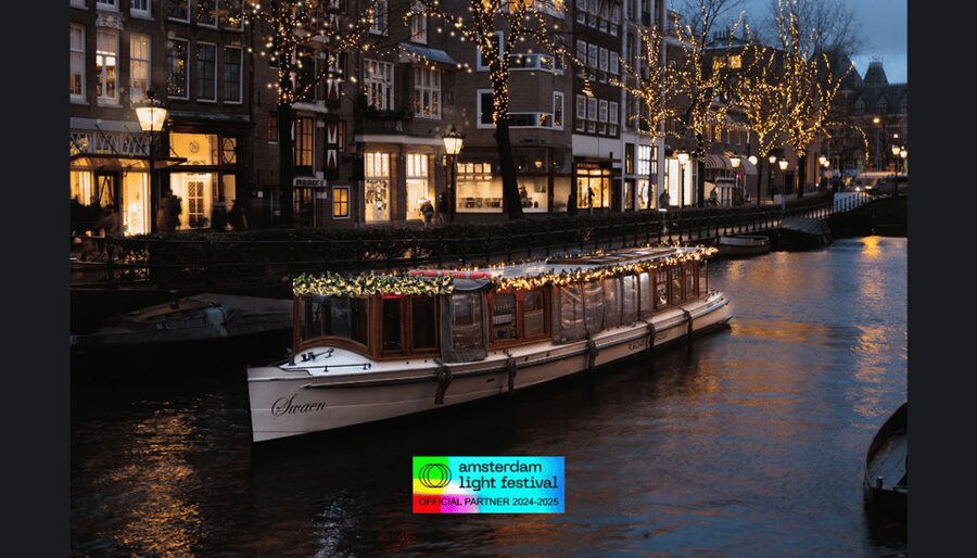 Amsterdam: Light Festival Heated Cruise w/ Drinks & Snacks - Warmth, seating, and the drinks service