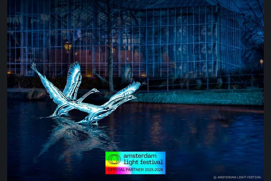 Amsterdam: Light Festival Heated Cruise with Drinks Option - Meeting the orange-clad crew near Sea Palace