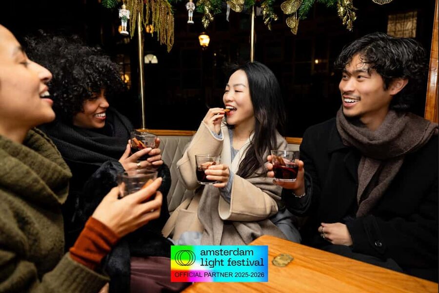 Amsterdam: Light Festival Heated Cruise with Drinks & Snacks - Herengracht, Haarlemmersluis, and the return route