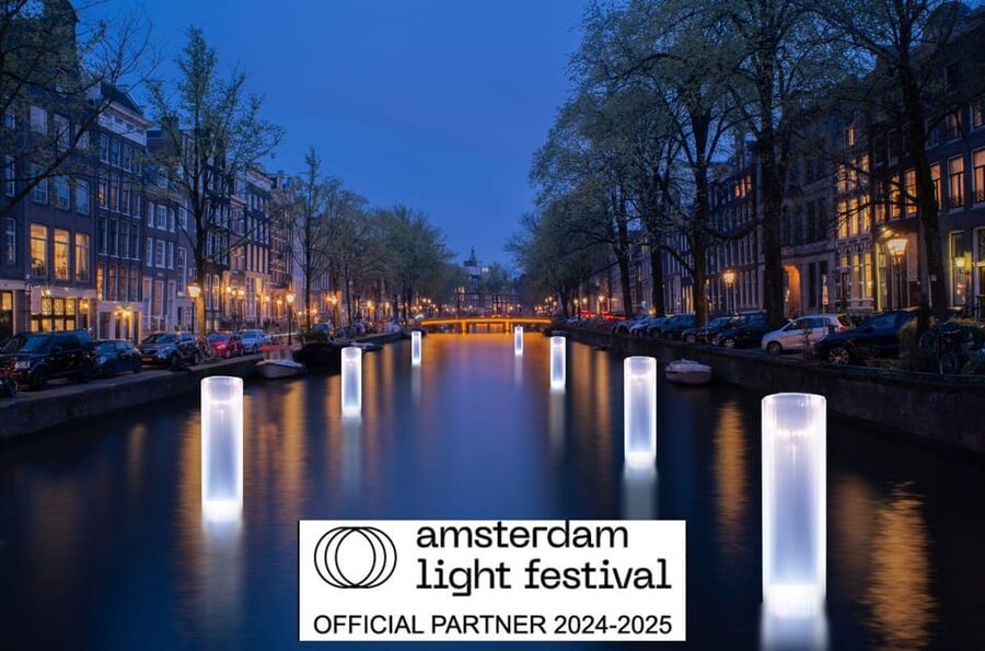 Amsterdam Light Festival Live Commentary & Optional Drinks - Boarding at Badhuiskade near Central Station
