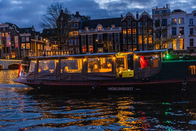 Amsterdam: Light Festival Open Boat - Unl. Drinks Option - NEMO and Amsterdam’s playful side of science