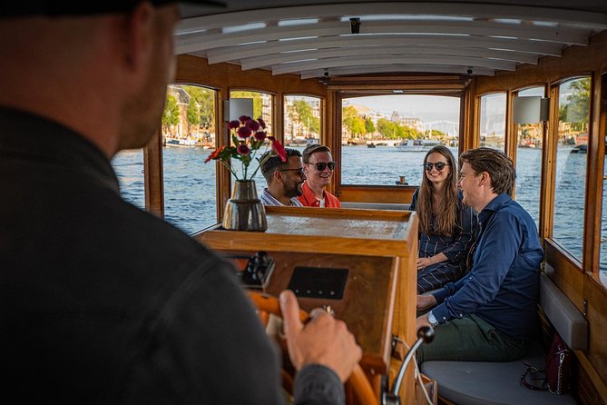 Amsterdam Light Festival Private Cruise With Welcome Drink - The houseboat area brings the city close