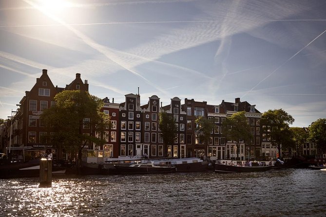 Amsterdam Light Festival: Saloon Boat Cruise + Hot Drinks & Bite - Delays, crowding, and the 45-person limit