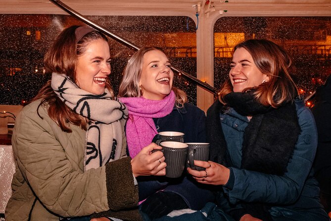 Amsterdam: Light Festival Shared Boat with unlimited drinks - Friendly hosts make the difference