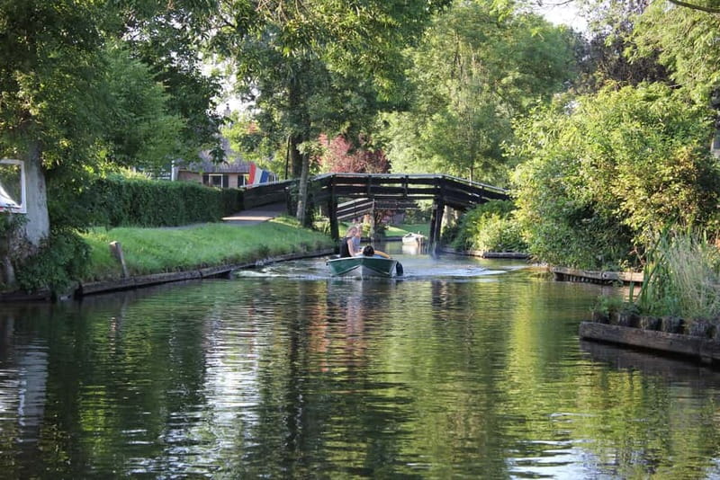 Amsterdam: Live GuideD Giethoorn Boat Tour & Cheese Platter - Free time for lunch, bridges, and cheese