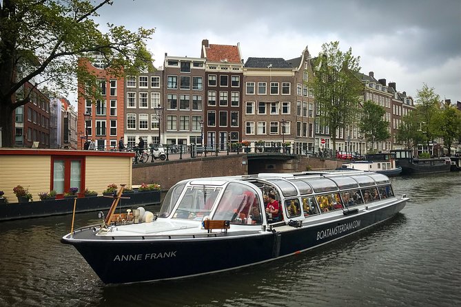 Amsterdam Live Guided Sightseeing Canal Cruise - Key points to know before booking