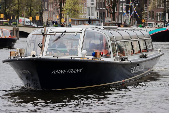 Amsterdam Live Guided Sightseeing Canal Cruise - From the Amstel to the grand canal belt