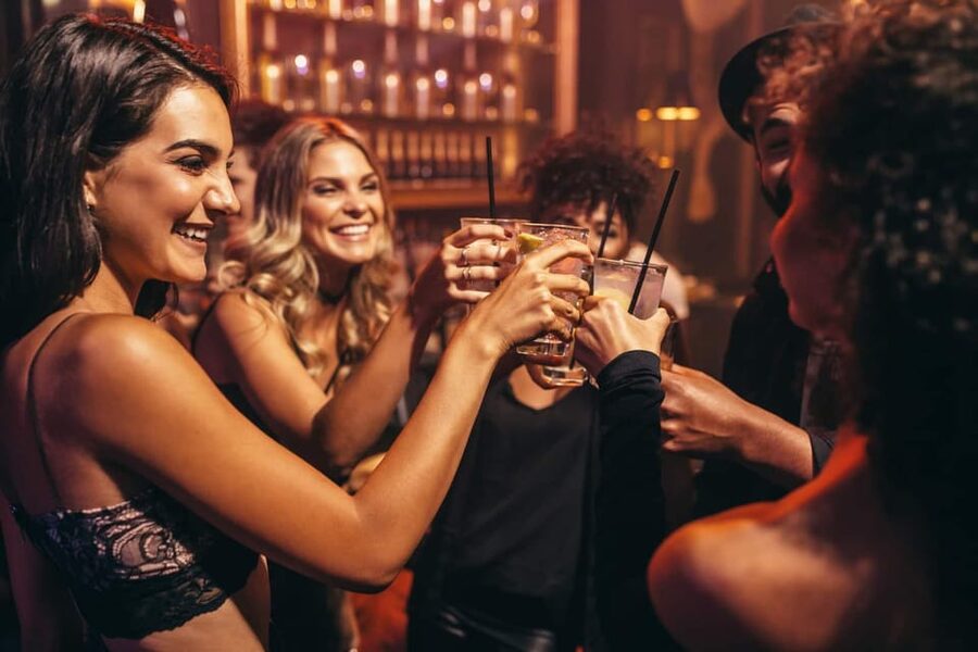 Amsterdam: Ludwig's Hidden Speakeasy Cocktail VIP Tour - What happens at the meeting point