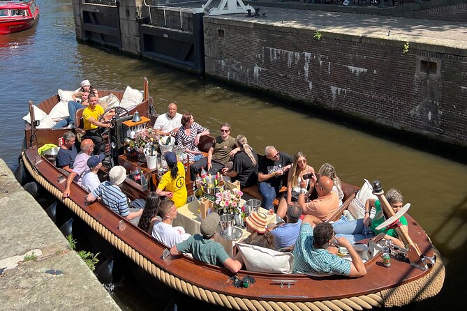 Amsterdam Luxury Boutique Boat tour with Unlimited Beer and Wine - Timing, meeting point, and boat problems