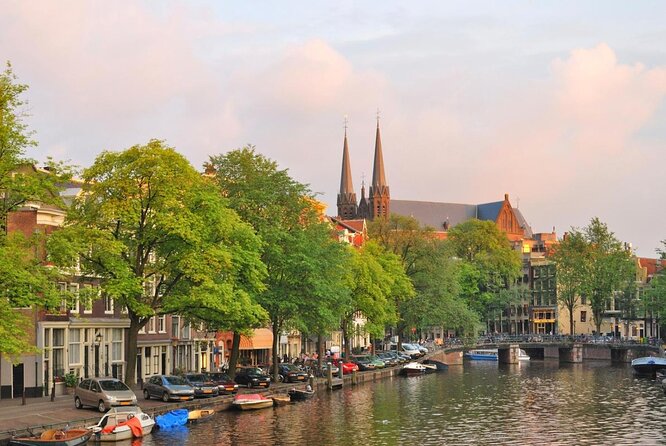 Amsterdam Luxury Canal Cruise + Unlimited Drinks & Bites option - Key points before you board