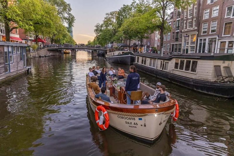 Amsterdam: Luxury Canal Cruise with Optional Snacks & Drinks - Maritime Amsterdam: Scheepsvaart Museum, NEMO, and Oosterdock