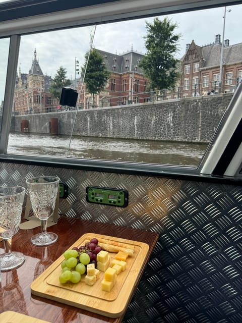 Amsterdam: Luxury Cheese & Wine Canal Cruise - The Dutch cheese tasting on board
