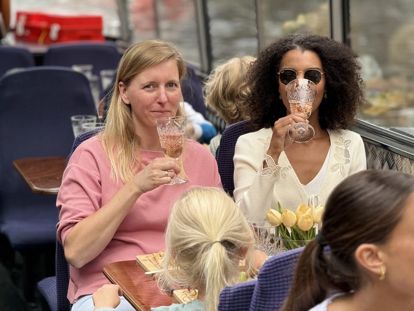 Amsterdam: Luxury Cheese & Wine Canal Cruise - Meeting at H’Art Museum and settling aboard