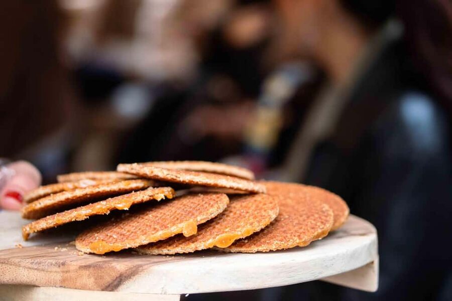 Amsterdam: Luxury Cruise Unlimited Cocktails & Snacks Option - Should you book it?