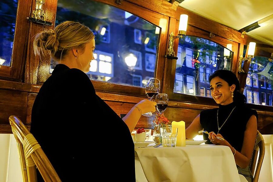 Amsterdam: Luxury Saloon Boat Cruise with 3-Course Dinner - What the three hours feel like